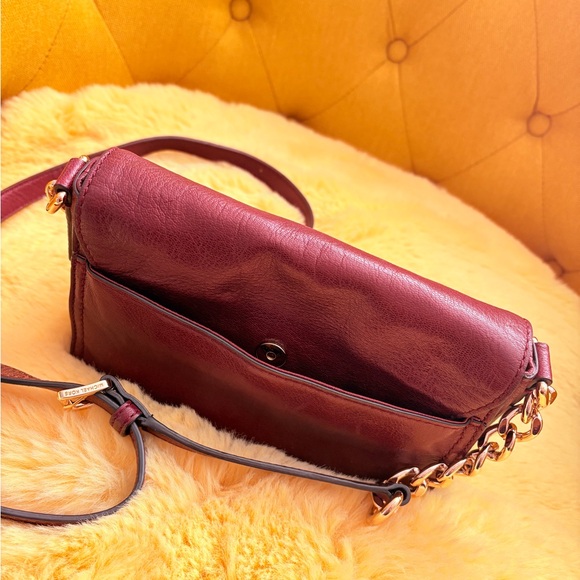 Michael Kors Burgundy Crossbody Bag with Gold Chain. Elegant pebble leather. - Picture 3 of 7